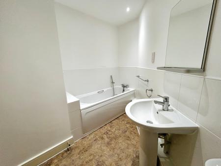 2 bedroom Apartment to let in Highfields Park Drive, Derby, DE22