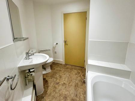 2 bedroom Apartment to let in Highfields Park Drive, Derby, DE22