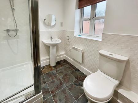 2 bedroom Apartment to let in Highfields Park Drive, Derby, DE22