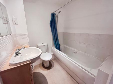 2 bedroom Flat to let in Peckerdale Gardens, Spondon, Derby, DE21