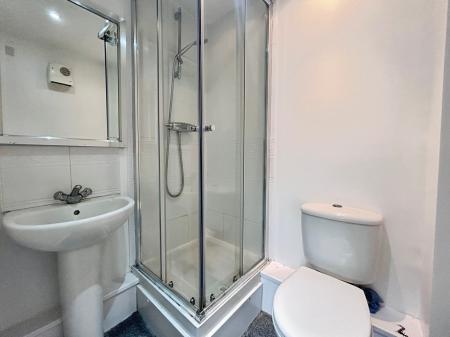 2 bedroom Flat to let in Peckerdale Gardens, Spondon, Derby, DE21