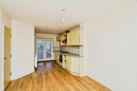 3 bedroom Town house to let in Coral Close, City Point, Derby, DE24