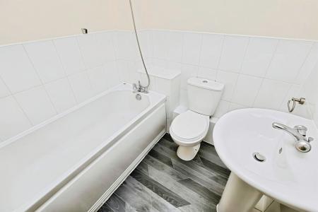 3 bedroom Town house to let in Coral Close, City Point, Derby, DE24