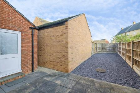 3 bedroom Town house to let in Coral Close, City Point, Derby, DE24