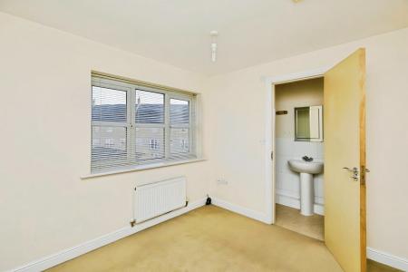 3 bedroom Town house to let in Coral Close, City Point, Derby, DE24