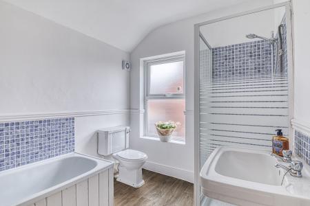 2 bedroom Terraced House for sale in Crown Street, City Centre, Derby, DE22