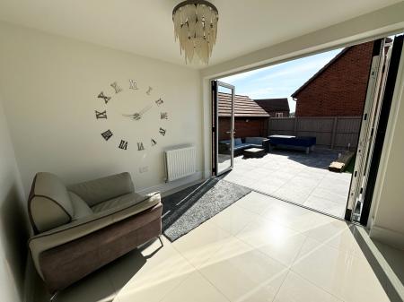 4 bedroom Detached house to let in Millpond Close, Alfreton, Derby, DE55