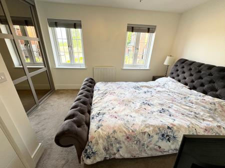 4 bedroom Detached house to let in Millpond Close, Alfreton, Derby, DE55