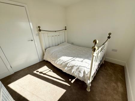 4 bedroom Detached house to let in Millpond Close, Alfreton, Derby, DE55