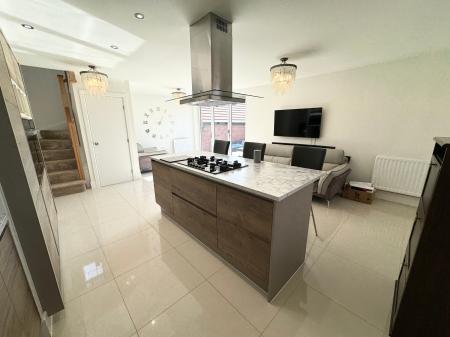4 bedroom Detached house to let in Millpond Close, Alfreton, Derby, DE55