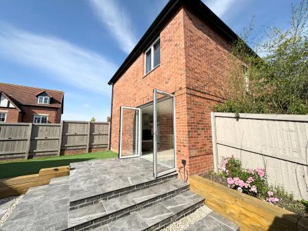 4 bedroom Detached house to let in Millpond Close, Alfreton, Derby, DE55