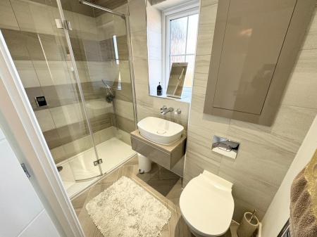 4 bedroom Detached house to let in Millpond Close, Alfreton, Derby, DE55