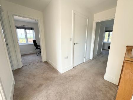 4 bedroom Detached house to let in Millpond Close, Alfreton, Derby, DE55