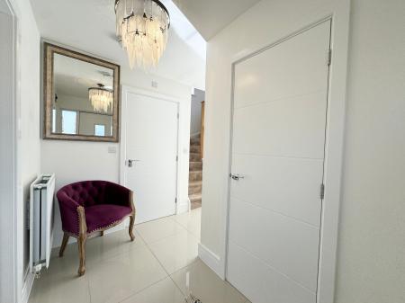 4 bedroom Detached house to let in Millpond Close, Alfreton, Derby, DE55