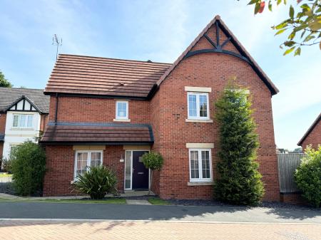 4 bedroom Detached house to let in Millpond Close, Alfreton, Derby, DE55