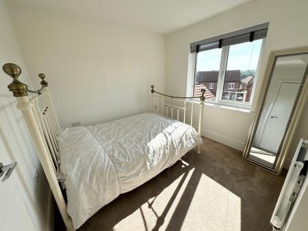 4 bedroom Detached house to let in Millpond Close, Alfreton, Derby, DE55