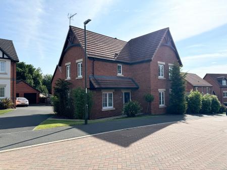 4 bedroom Detached house to let in Millpond Close, Alfreton, Derby, DE55