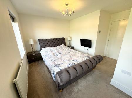 4 bedroom Detached house to let in Millpond Close, Alfreton, Derby, DE55