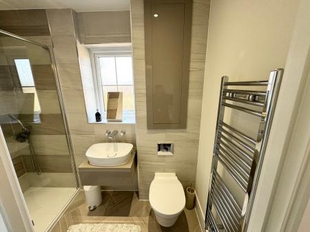 4 bedroom Detached house to let in Millpond Close, Alfreton, Derby, DE55