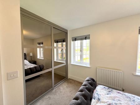 4 bedroom Detached house to let in Millpond Close, Alfreton, Derby, DE55