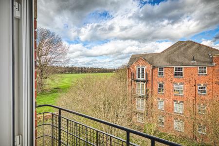 2 bedroom Flat for sale in Magnus Court, Chester Green, Derby, DE21