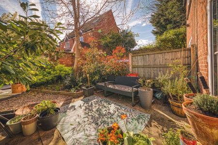 2 bedroom Semi-detached house for sale in Buckland Close, City Centre, Derby, DE1