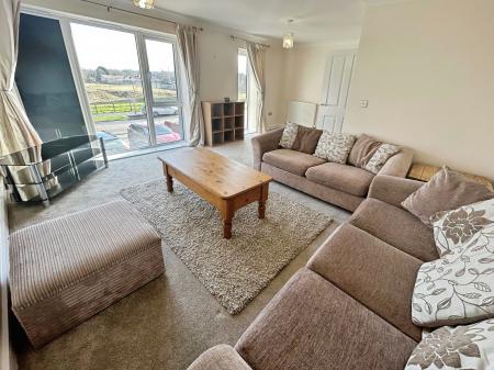 4 bedroom Town house to let in Kingsway Boulevard, Kingsway, Derby, DE22