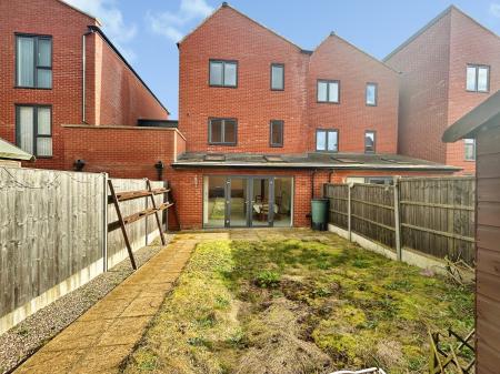 4 bedroom Town house to let in Kingsway Boulevard, Kingsway, Derby, DE22