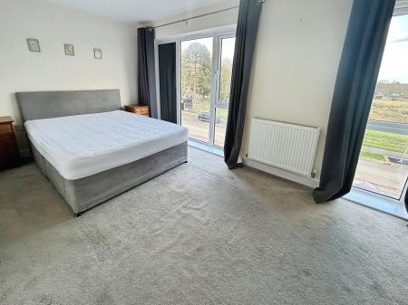 4 bedroom Town house to let in Kingsway Boulevard, Kingsway, Derby, DE22