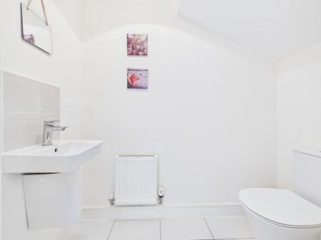 4 bedroom Town house to let in Kingsway Boulevard, Kingsway, Derby, DE22