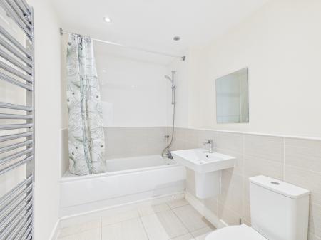 4 bedroom Town house to let in Kingsway Boulevard, Kingsway, Derby, DE22