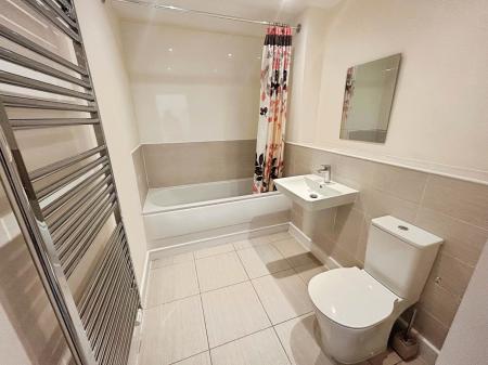 4 bedroom Town house to let in Kingsway Boulevard, Kingsway, Derby, DE22