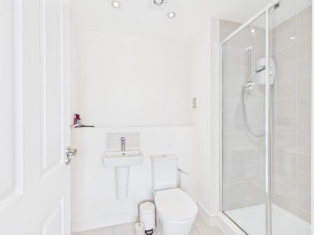 4 bedroom Town house to let in Kingsway Boulevard, Kingsway, Derby, DE22