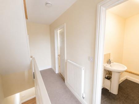 3 bedroom Semi-detached house to let in Haworth Close, Stretton, Alfreton, DE55