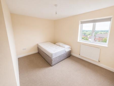 3 bedroom Semi-detached house to let in Haworth Close, Stretton, Alfreton, DE55