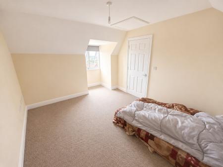 3 bedroom Semi-detached house to let in Haworth Close, Stretton, Alfreton, DE55