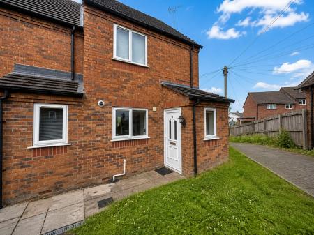 3 bedroom Semi-detached house to let in Haworth Close, Stretton, Alfreton, DE55
