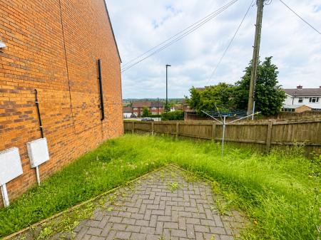 3 bedroom Semi-detached house to let in Haworth Close, Stretton, Alfreton, DE55