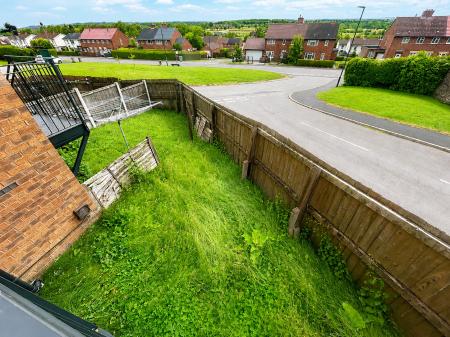 3 bedroom Semi-detached house to let in Haworth Close, Stretton, Alfreton, DE55