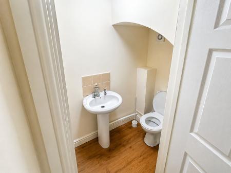 3 bedroom Semi-detached house to let in Haworth Close, Stretton, Alfreton, DE55