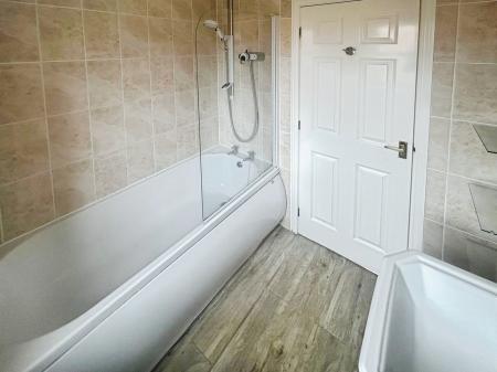 3 bedroom Semi-detached house to let in Adcock Close, Corby Glen, Grantham, NG33