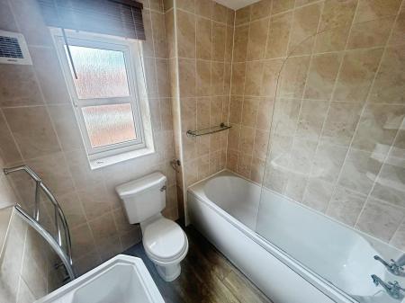 3 bedroom Semi-detached house to let in Adcock Close, Corby Glen, Grantham, NG33