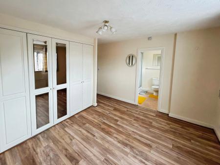 4 bedroom Detached house to let in Dove Close, Mickleover, Derby, DE3