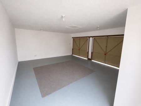 4 bedroom Detached house to let in Dove Close, Mickleover, Derby, DE3
