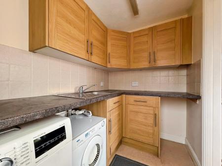 4 bedroom Detached house to let in Dove Close, Mickleover, Derby, DE3