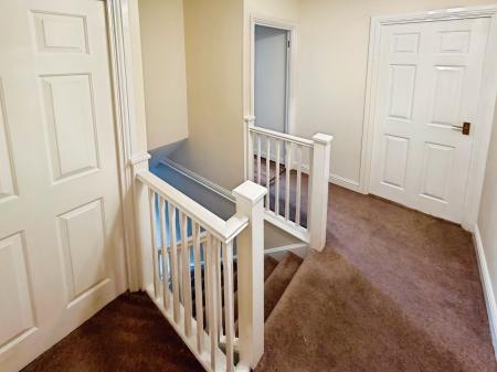 4 bedroom Detached house to let in Dove Close, Mickleover, Derby, DE3