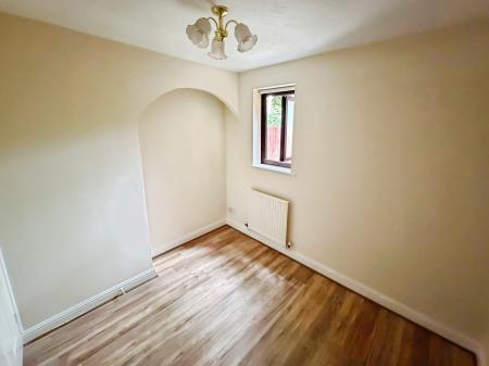 4 bedroom Detached house to let in Dove Close, Mickleover, Derby, DE3