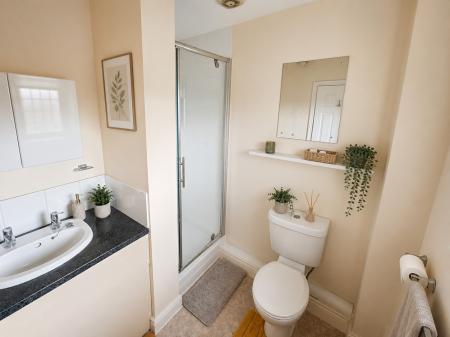 4 bedroom Detached house to let in Dove Close, Mickleover, Derby, DE3