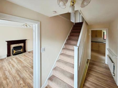 4 bedroom Detached house to let in Dove Close, Mickleover, Derby, DE3
