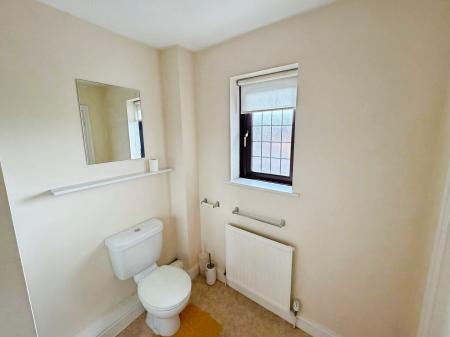 4 bedroom Detached house to let in Dove Close, Mickleover, Derby, DE3